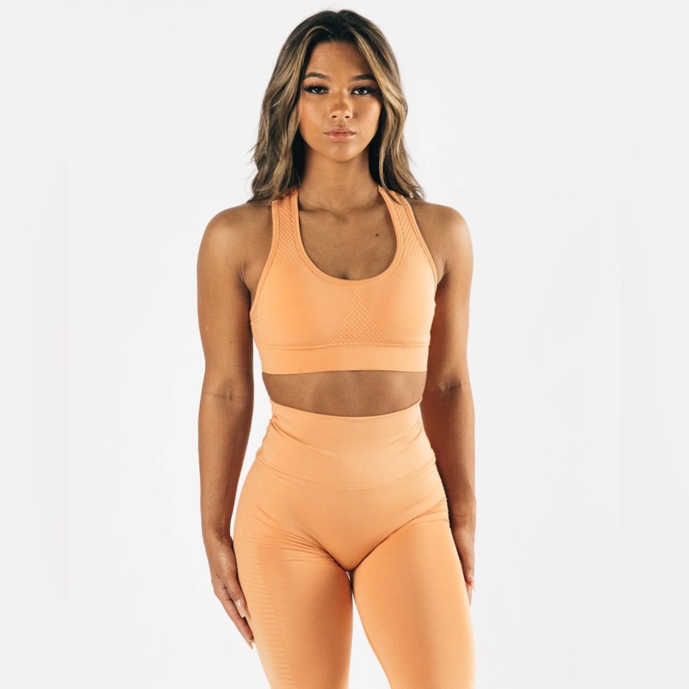 ALPHALETE IMPACT BRA
Women's High-Impact Seamless 
Cheeky Coral